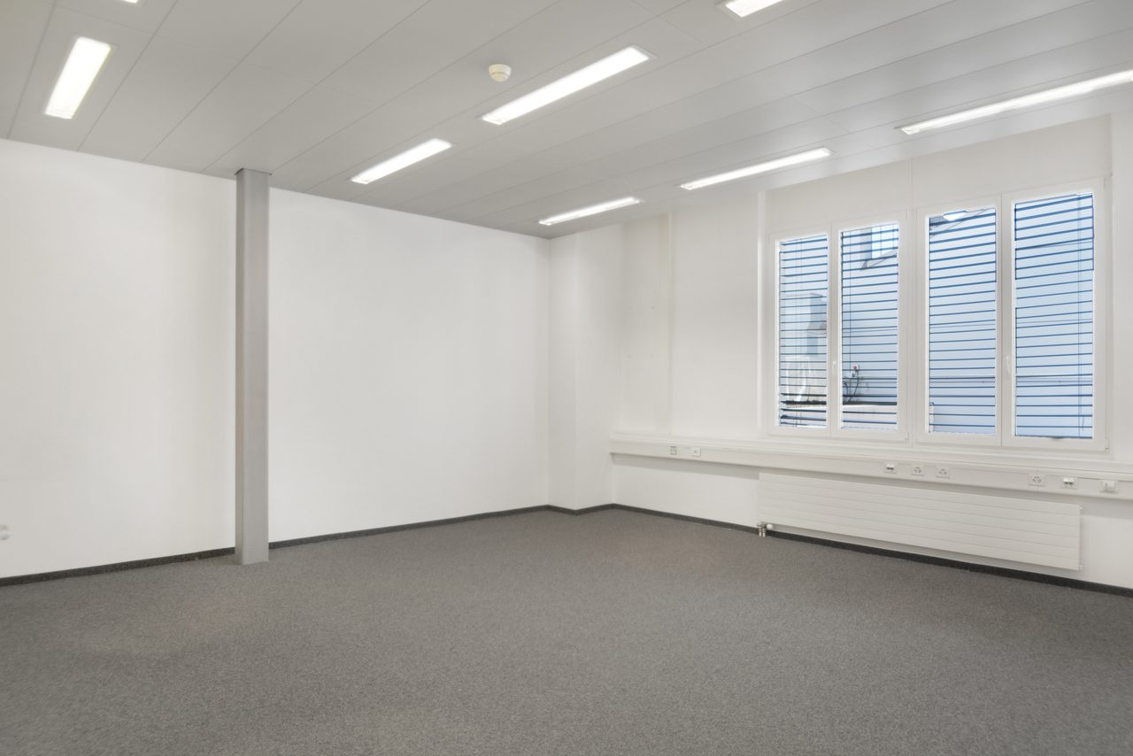 120m² office