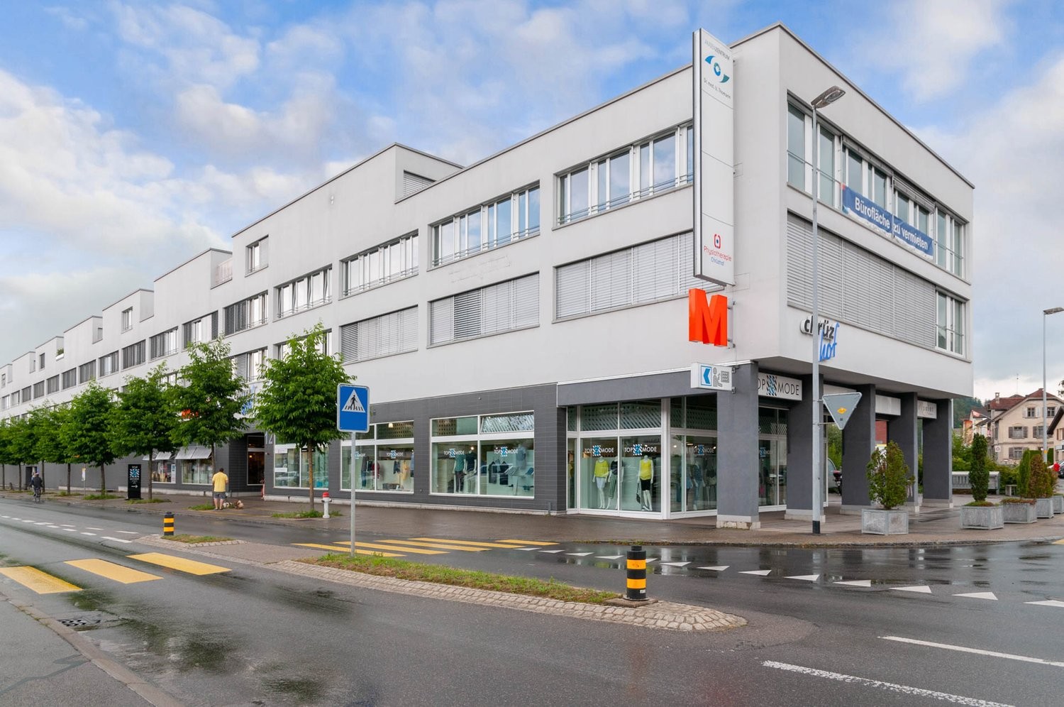 Espace publicitaire, photo 1 sur 3