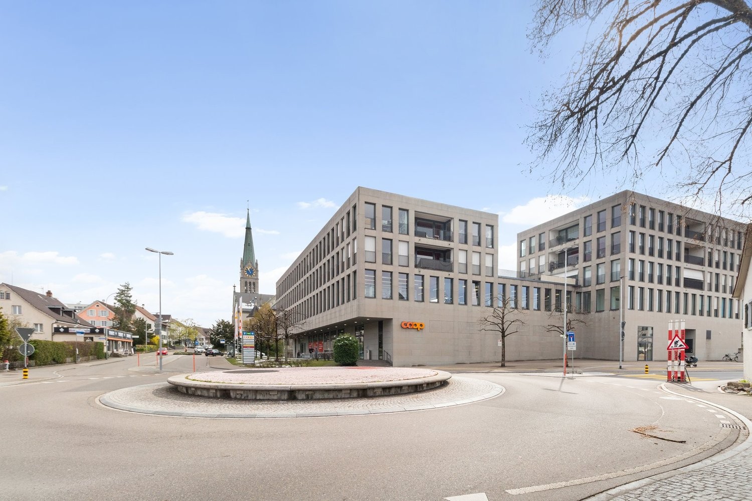 Magasin de 107m², photo 1 sur 10
