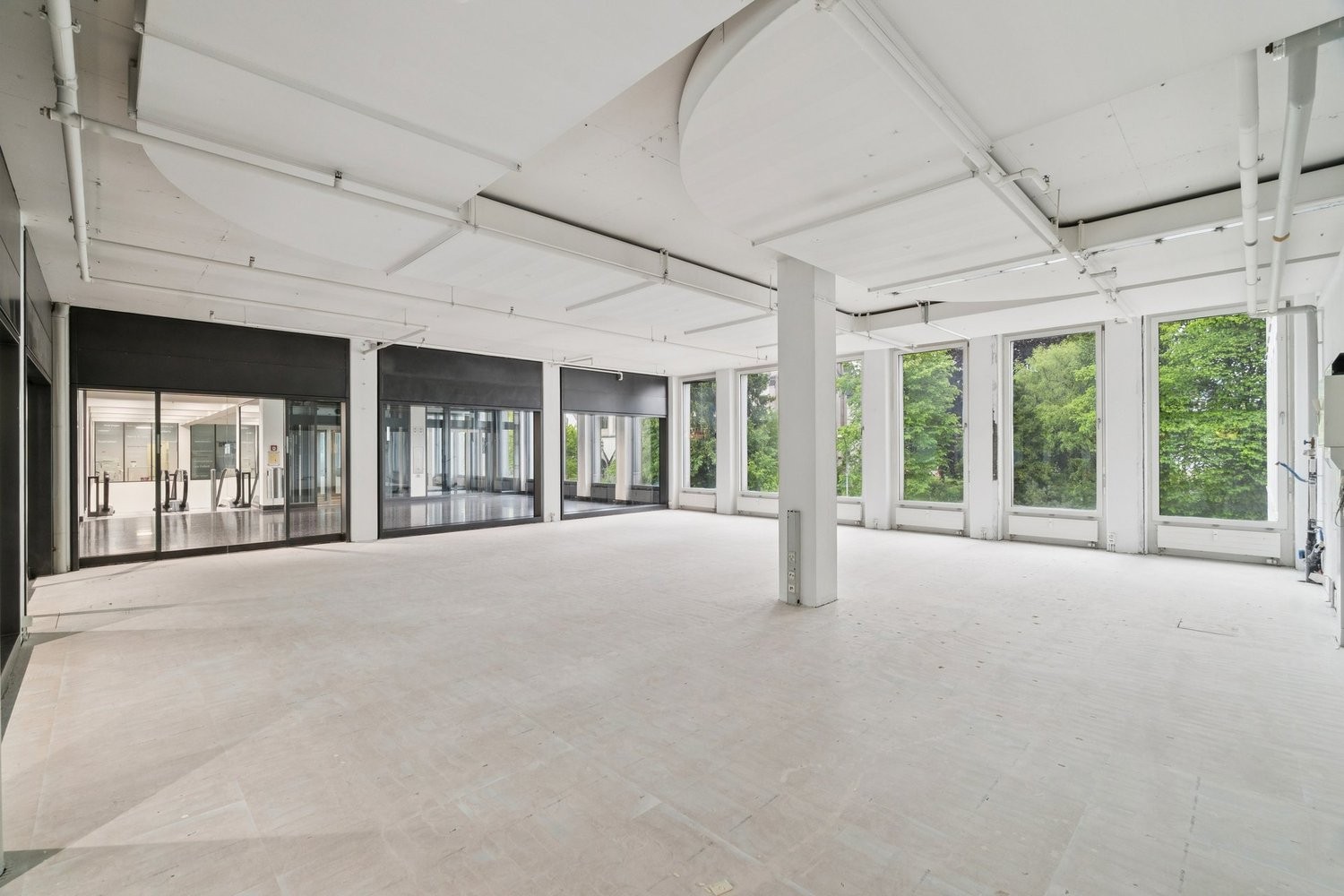 Magasin de 107m², photo 3 sur 10