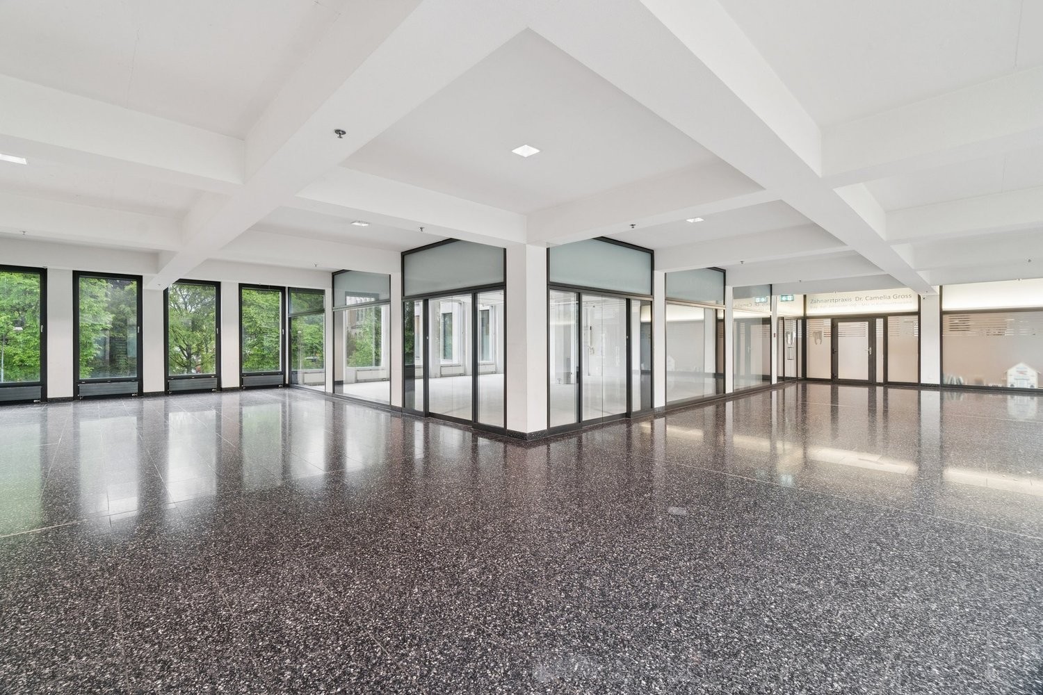 Magasin de 107m², photo 8 sur 10