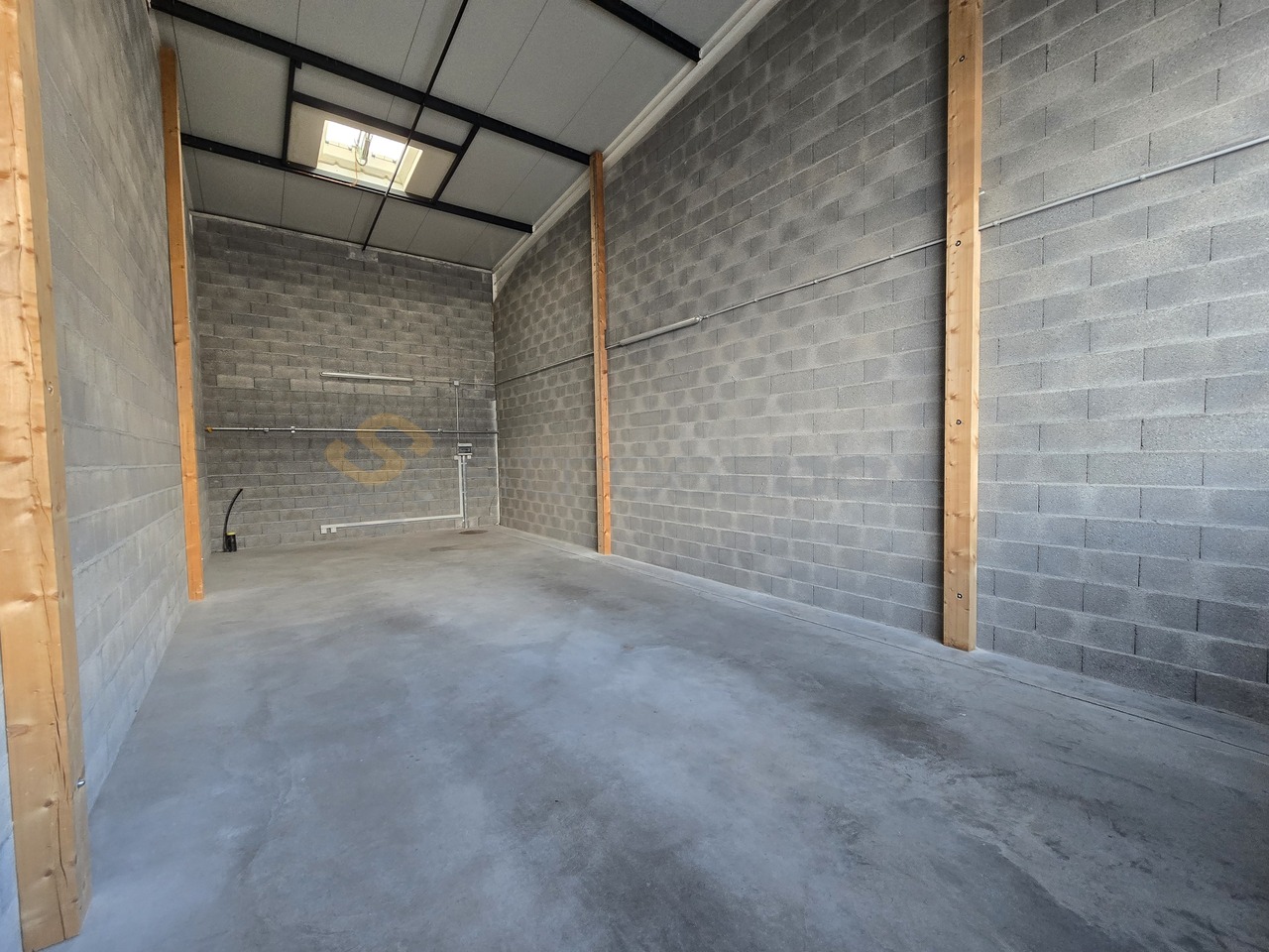 60m² commercial