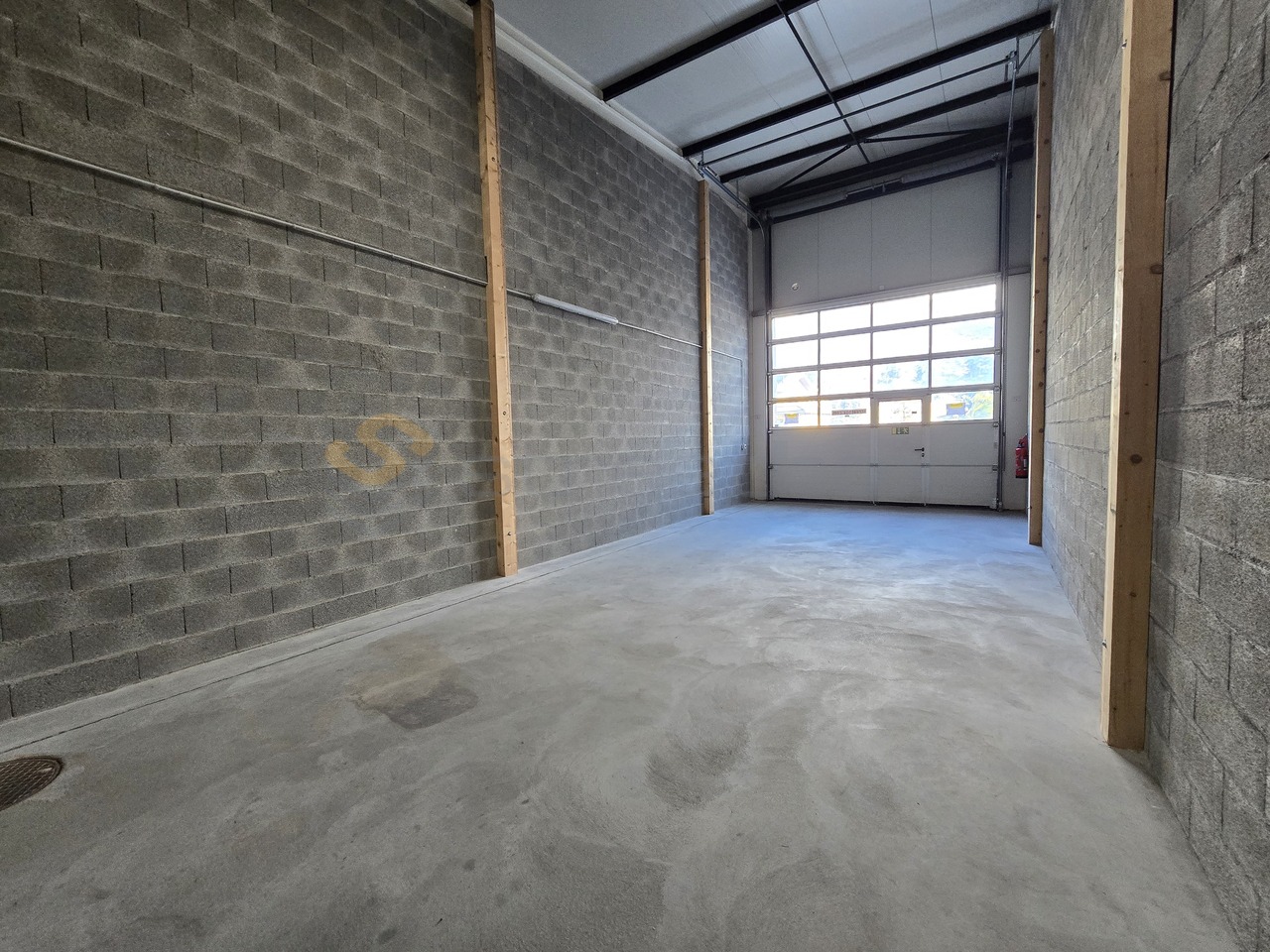 60m² commercial