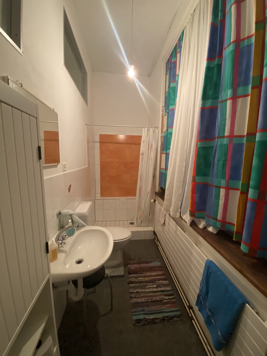 Chambre dans une colocation

grande et lumineuse ; convient aux personnes actives, photo 5 sur 6