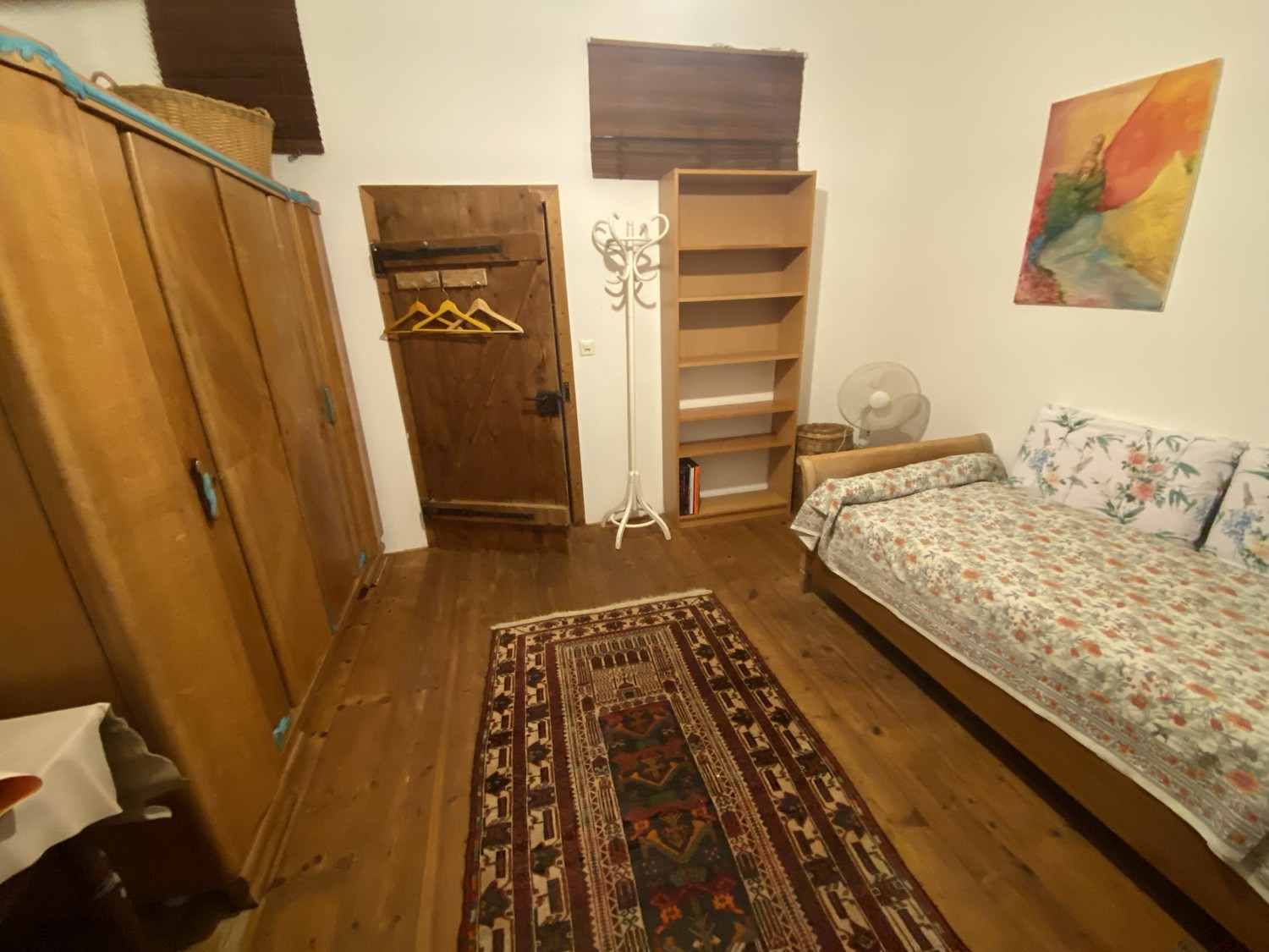 Chambre dans une colocation

grande et lumineuse ; convient aux personnes actives, photo 1 sur 6