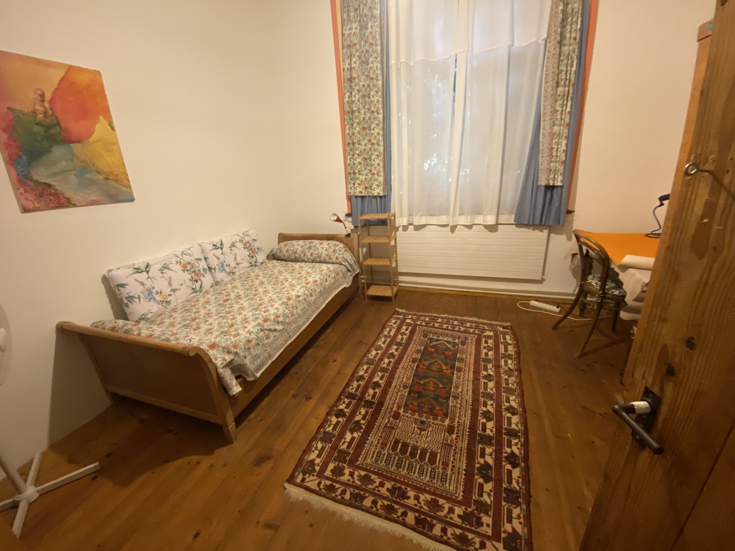 Chambre dans une colocation

grande et lumineuse ; convient aux personnes actives, photo 2 sur 6