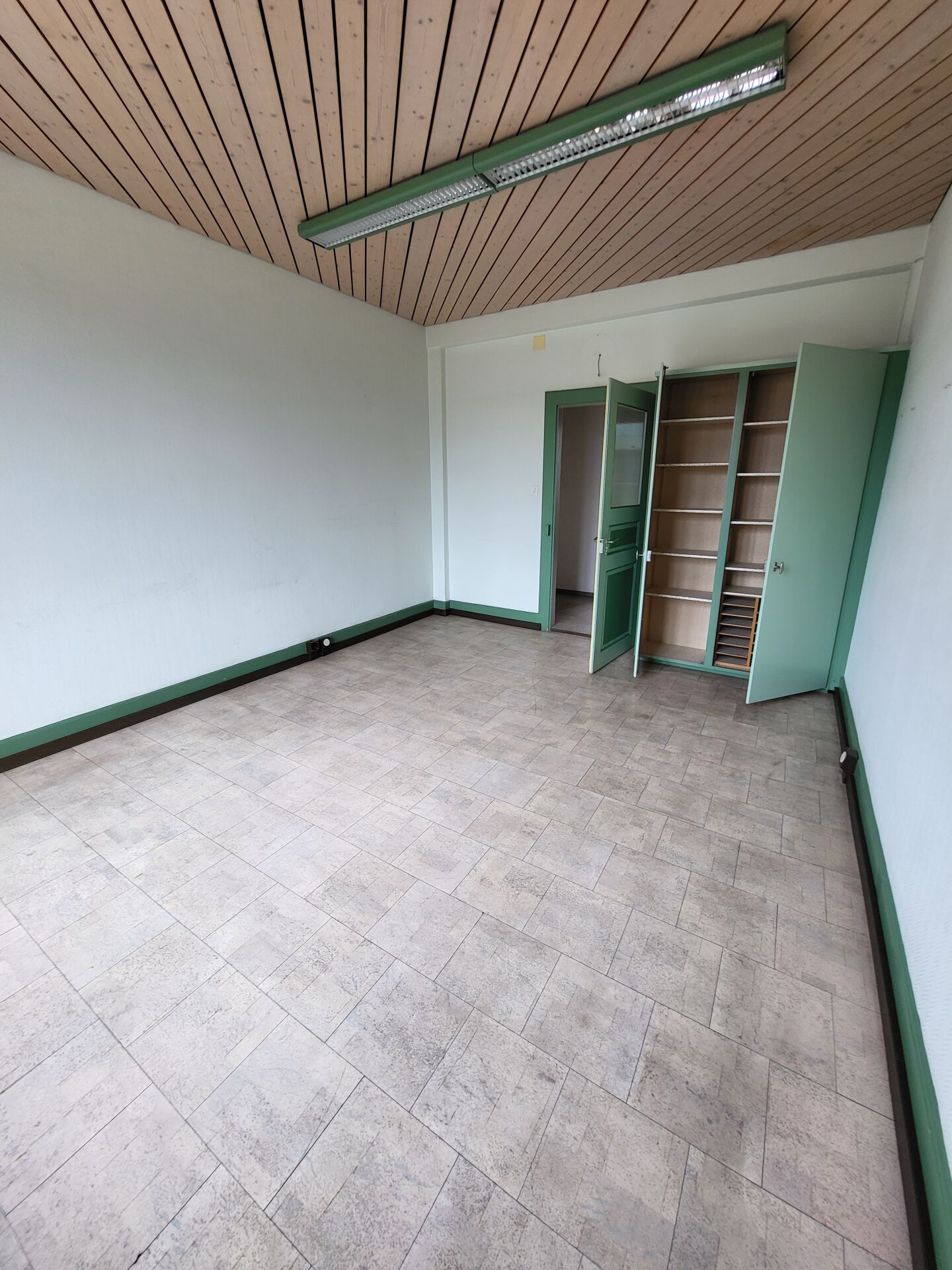 129m² commercial