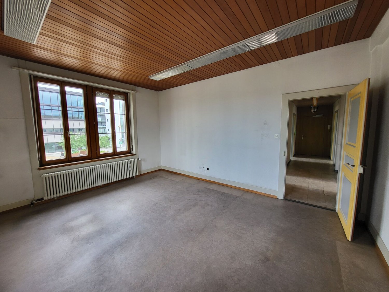 129m² commercial
