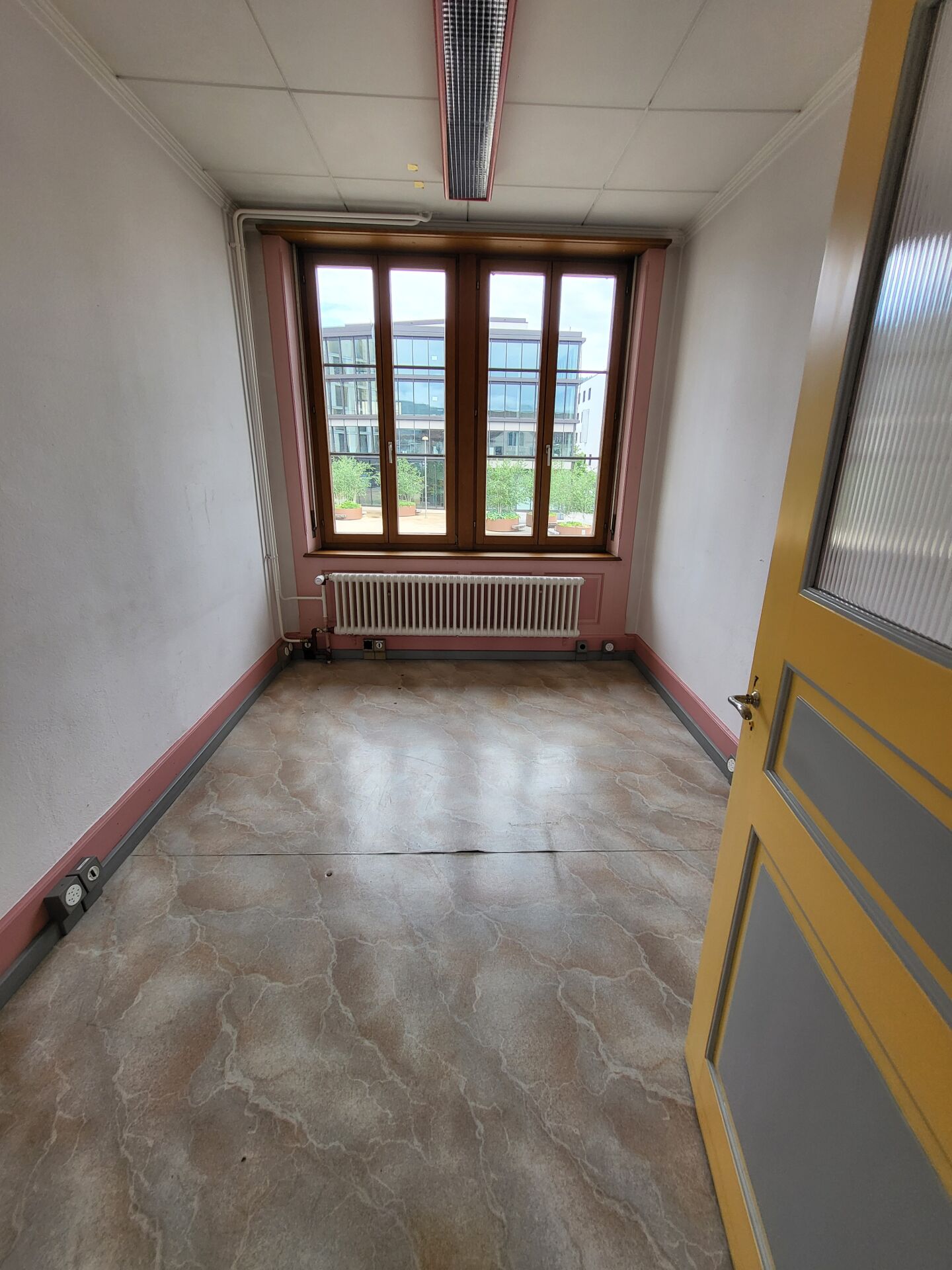 129m² commercial