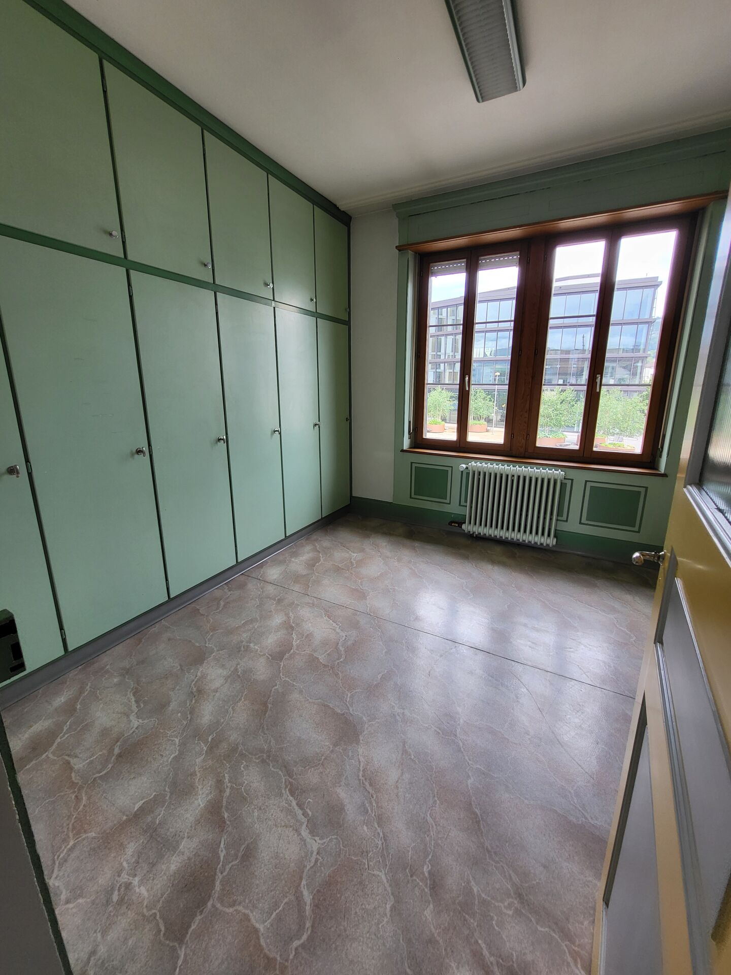 129m² commercial