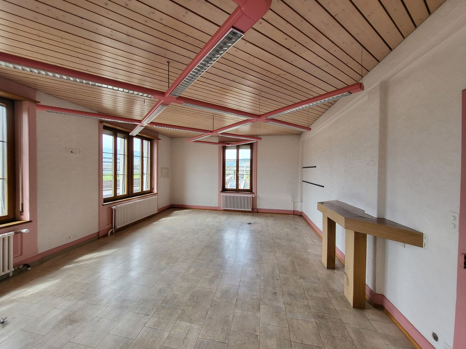 129m² commercial