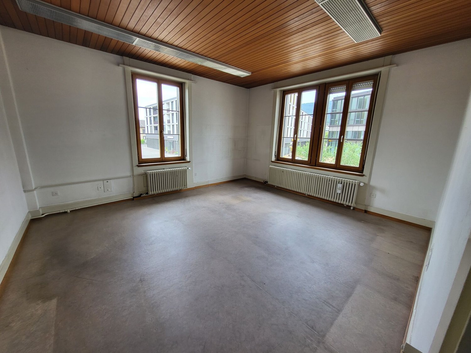 129m² commercial
