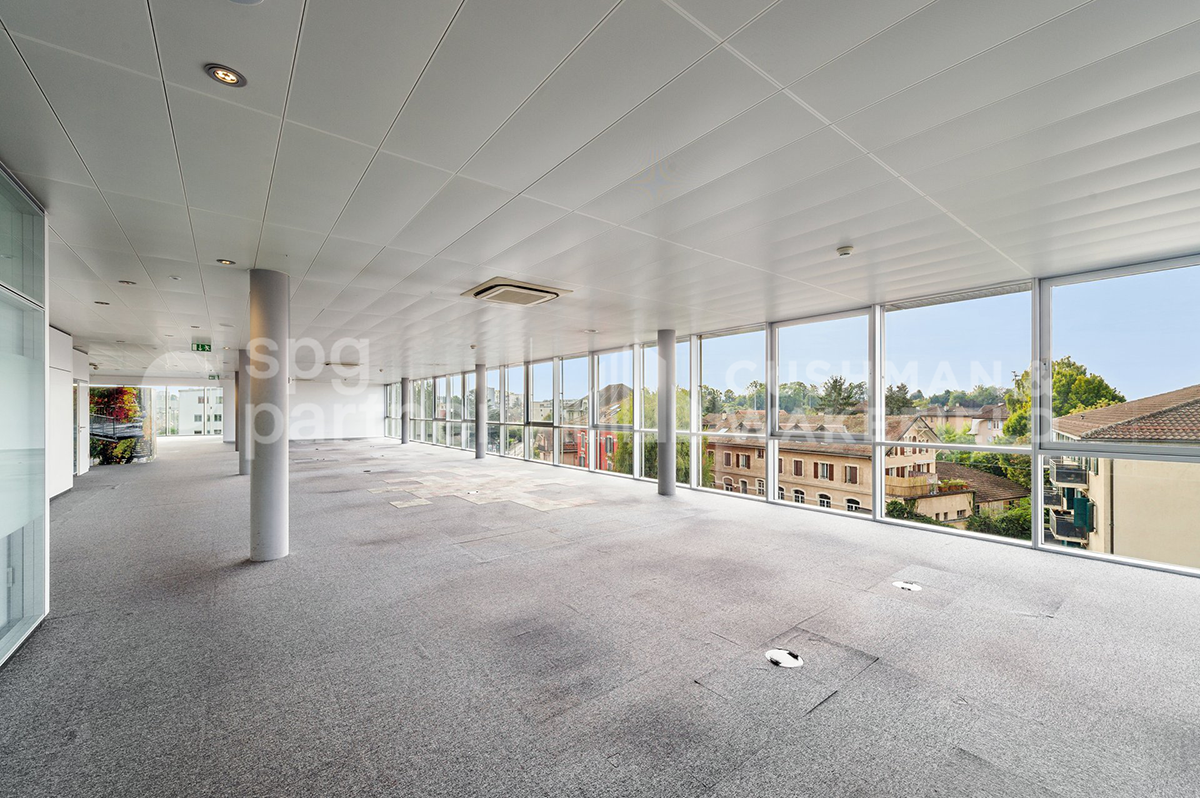 1070m² office