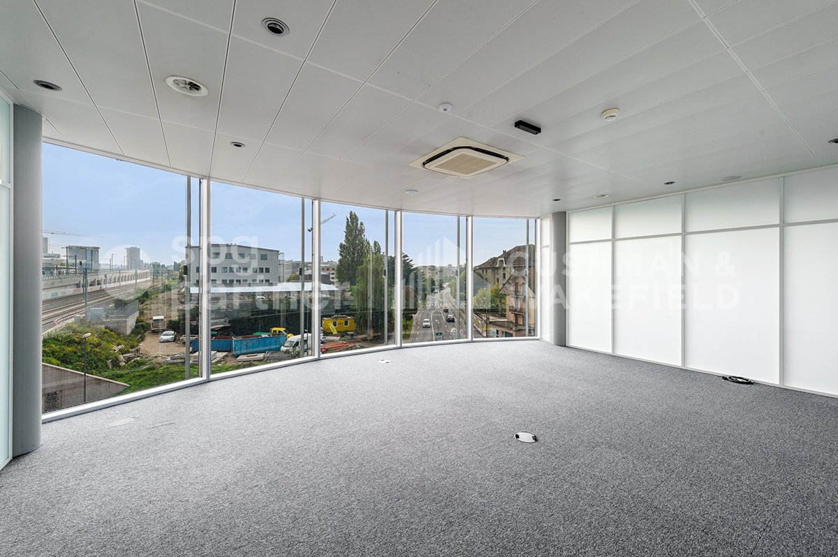 1070m² office