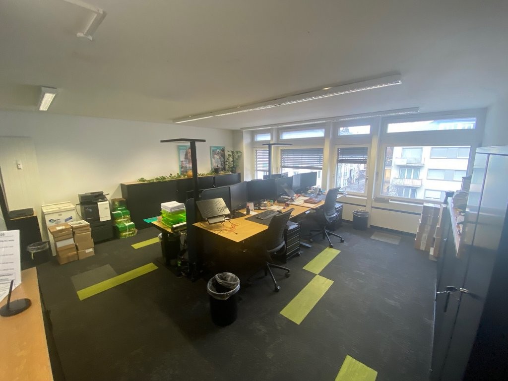 85m² office