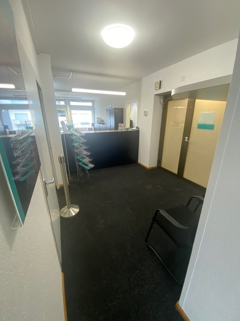 85m² office