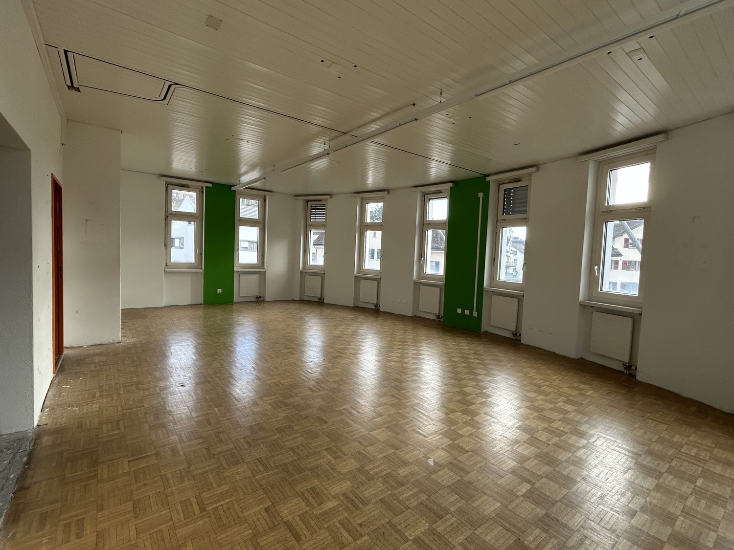 100-500m² bureau