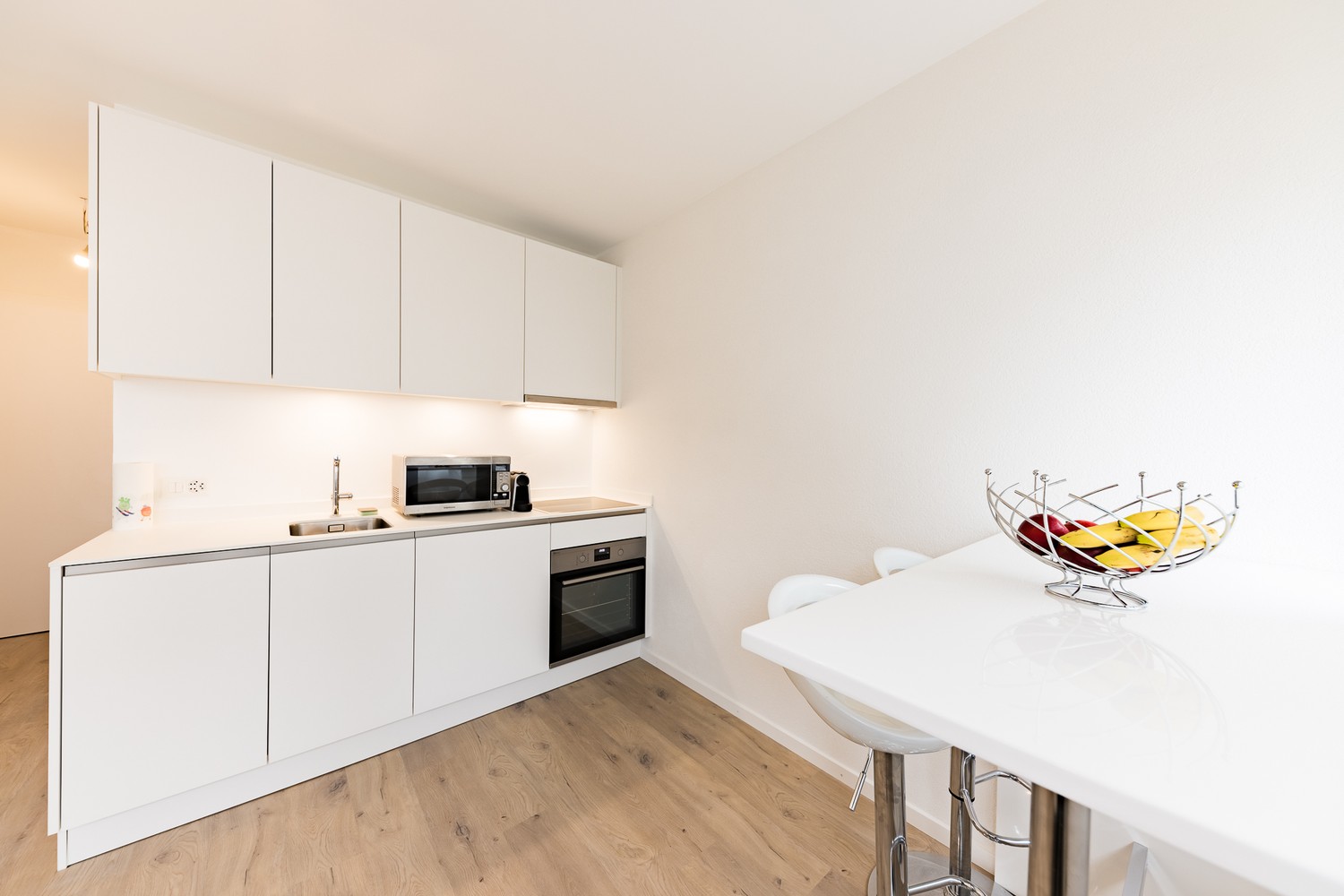 Appartement 1 pièce

Ce charmant appartement à Chailly offre une atmosphère chaleureuse.
Entièrement équipé, il est parfait pour un séjour confortable.

Situé dans l'un des quartiers résidentiels les plus prisés de Lausanne, il se trouve dans un secteur calme avec un charme de village.

Supermarchés, photo 5 sur 7