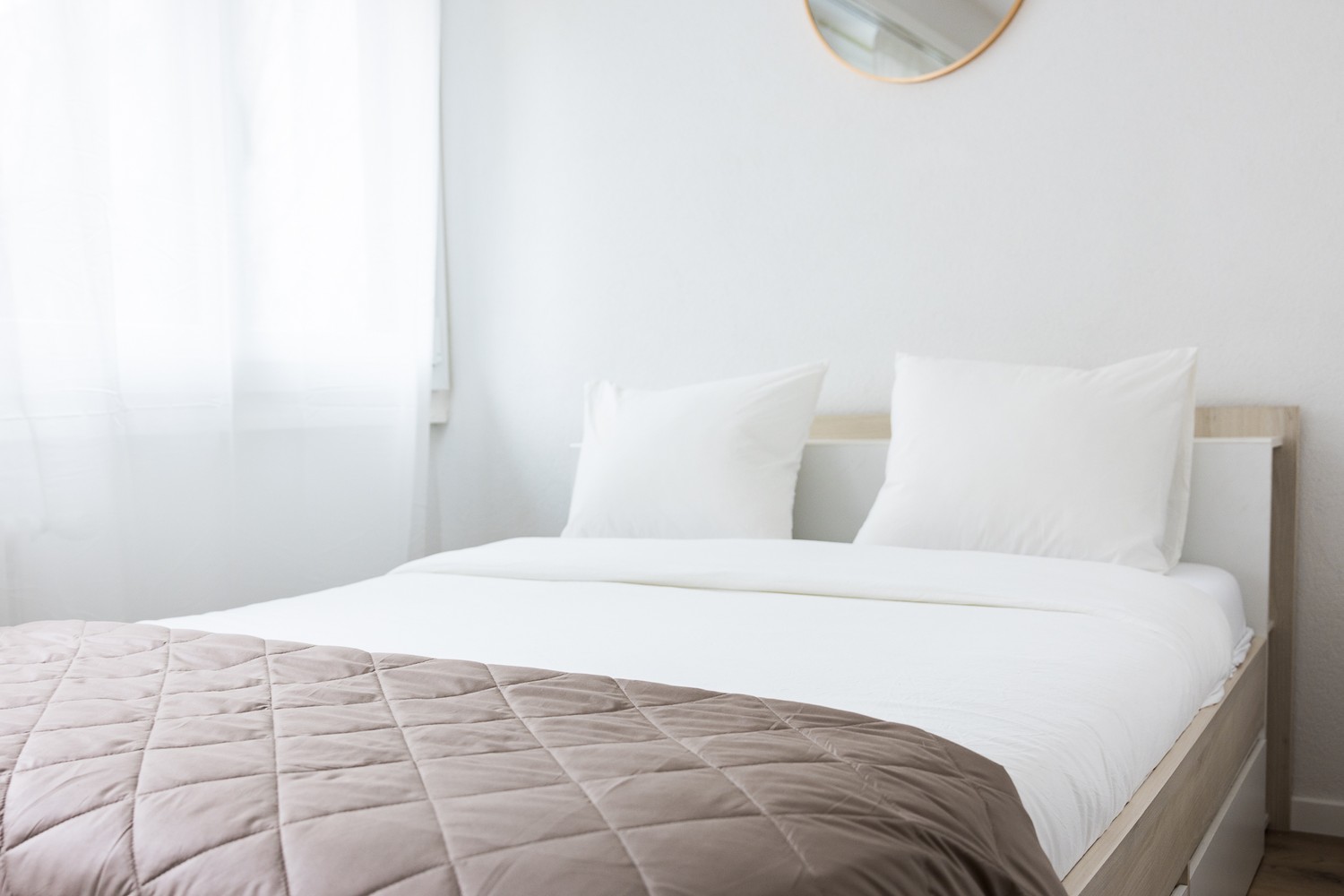 Appartement 1 pièce

Ce charmant appartement à Chailly offre une atmosphère chaleureuse.
Entièrement équipé, il est parfait pour un séjour confortable.

Situé dans l'un des quartiers résidentiels les plus prisés de Lausanne, il se trouve dans un secteur calme avec un charme de village.

Supermarchés, photo 2 sur 7