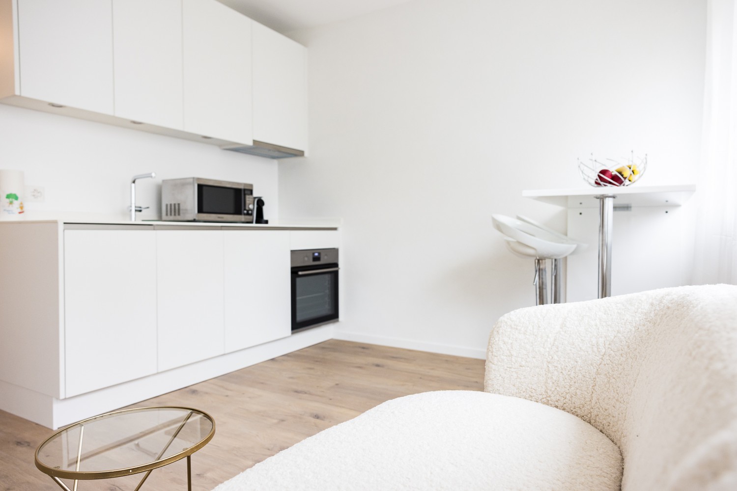 Appartement 1 pièce

Ce charmant appartement à Chailly offre une atmosphère chaleureuse.
Entièrement équipé, il est parfait pour un séjour confortable.

Situé dans l'un des quartiers résidentiels les plus prisés de Lausanne, il se trouve dans un secteur calme avec un charme de village.

Supermarchés, photo 4 sur 7