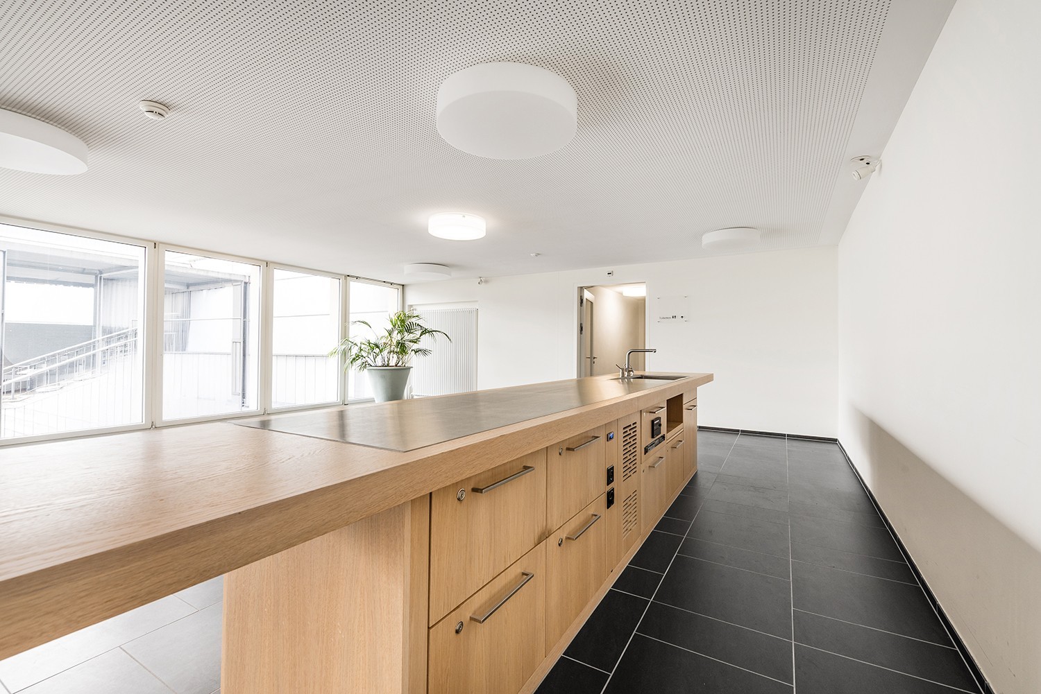 376m² commercial