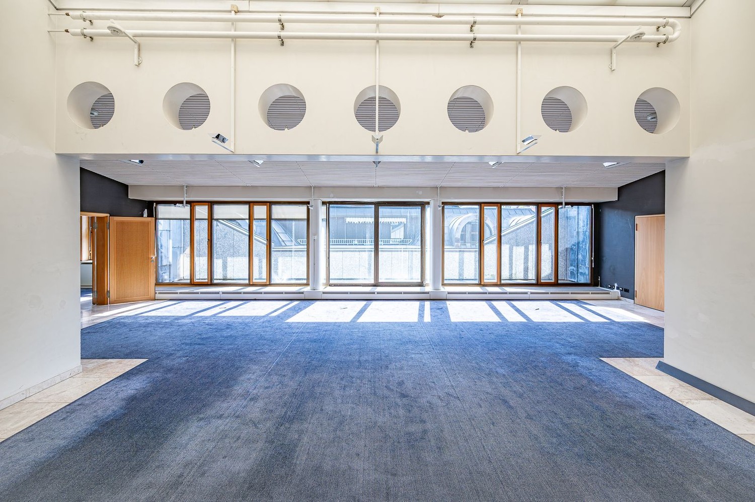300m² commercial