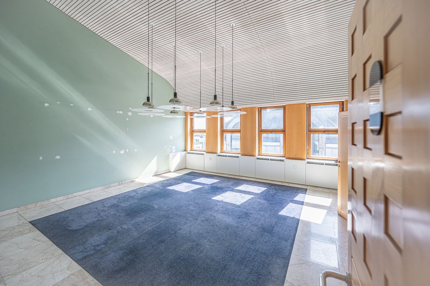 300m² commercial
