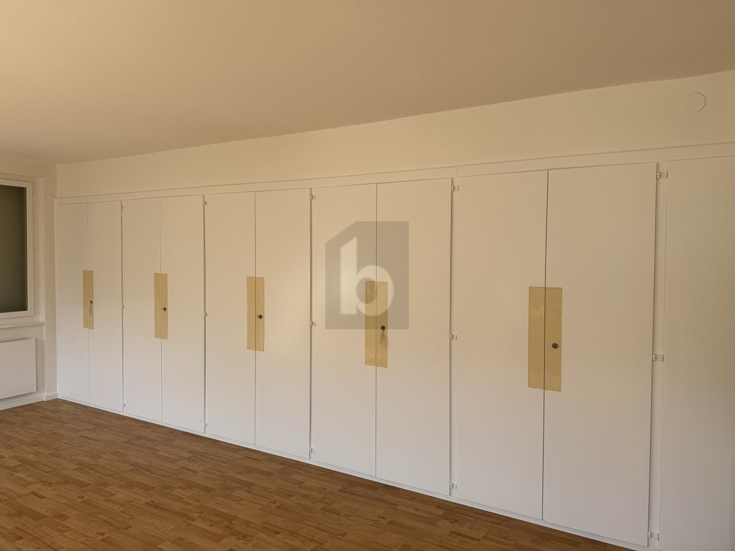 95m² office