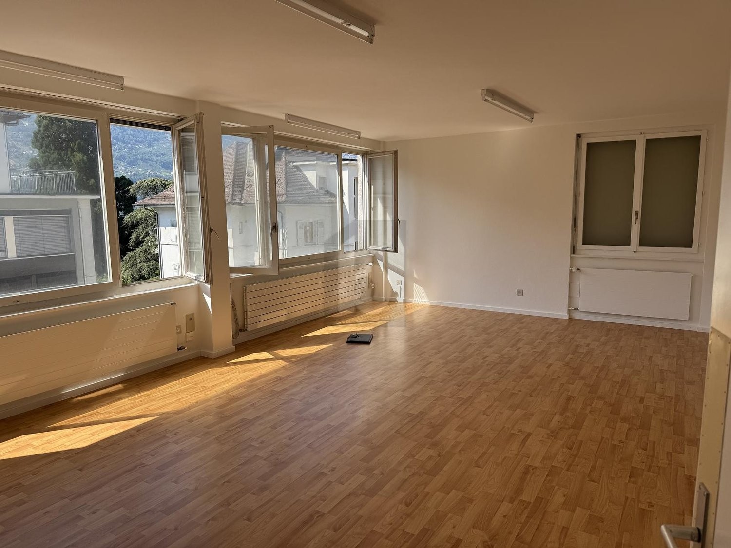 95m² office