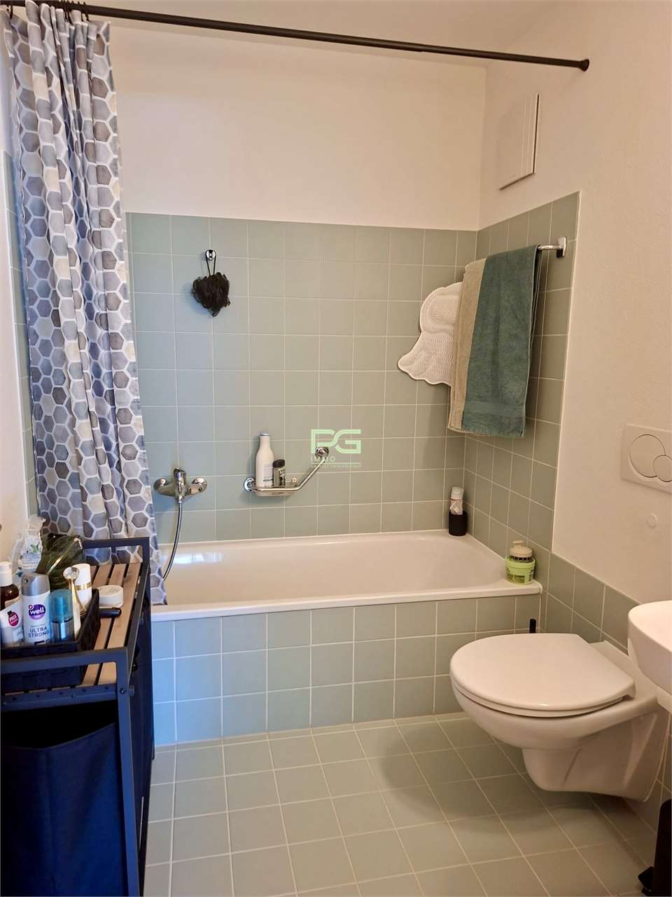 Appartement de 3 ½ pièces

On cherche des sous-locataires pour un appartement de 3.5 pièces à Castione, dans un quartier calme et bien desservi.

L'appartement a une superficie de 68 mq, se situe au premier étage et est ainsi divisé :
. entrée avec cuisine
. salon spacieux et lumineux avec accès à l