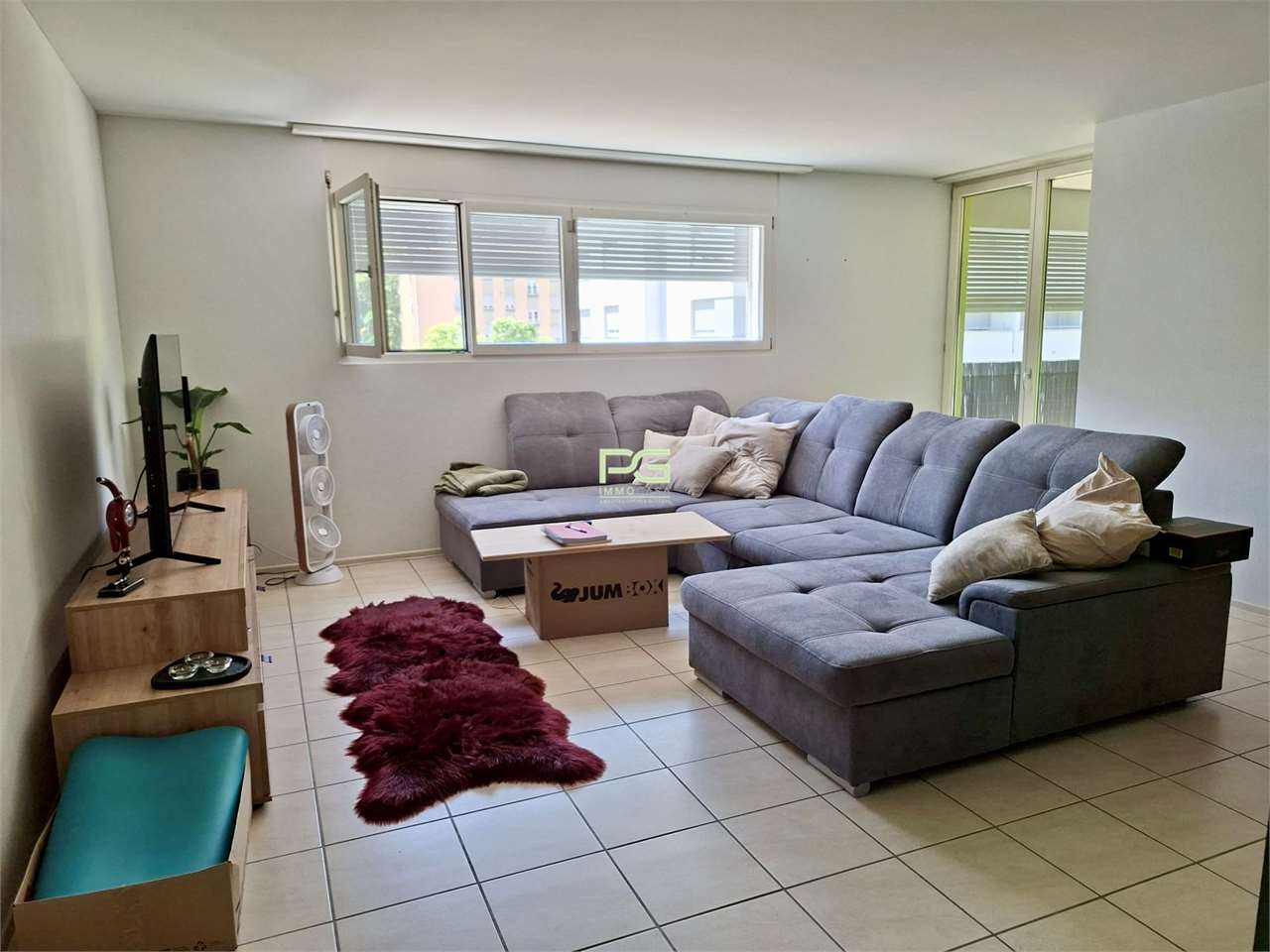 Appartement de 3 ½ pièces

On cherche des sous-locataires pour un appartement de 3.5 pièces à Castione, dans un quartier calme et bien desservi.

L'appartement a une superficie de 68 mq, se situe au premier étage et est ainsi divisé :
. entrée avec cuisine
. salon spacieux et lumineux avec accès à l
