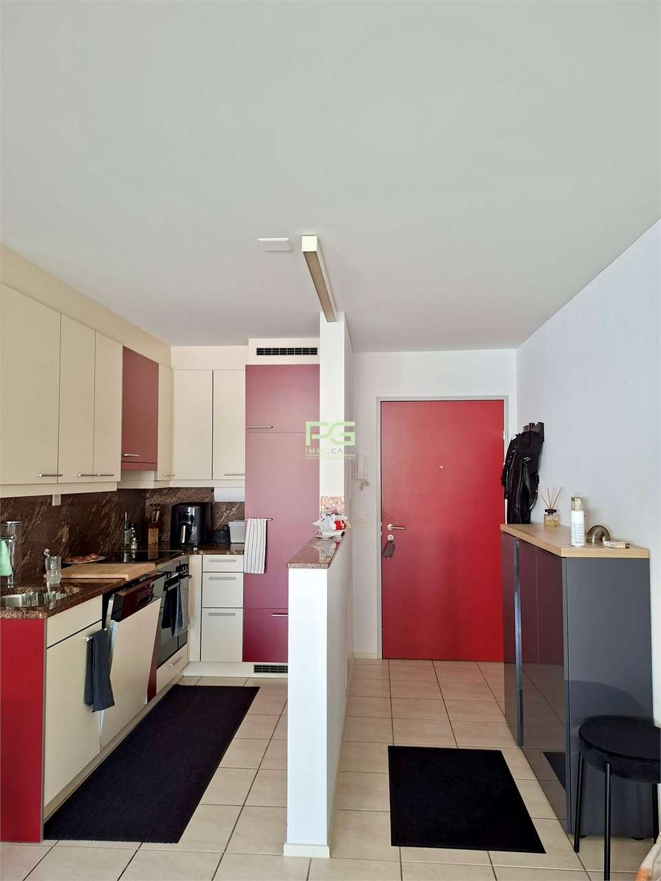Appartement de 3 ½ pièces

On cherche des sous-locataires pour un appartement de 3.5 pièces à Castione, dans un quartier calme et bien desservi.

L'appartement a une superficie de 68 mq, se situe au premier étage et est ainsi divisé :
. entrée avec cuisine
. salon spacieux et lumineux avec accès à l