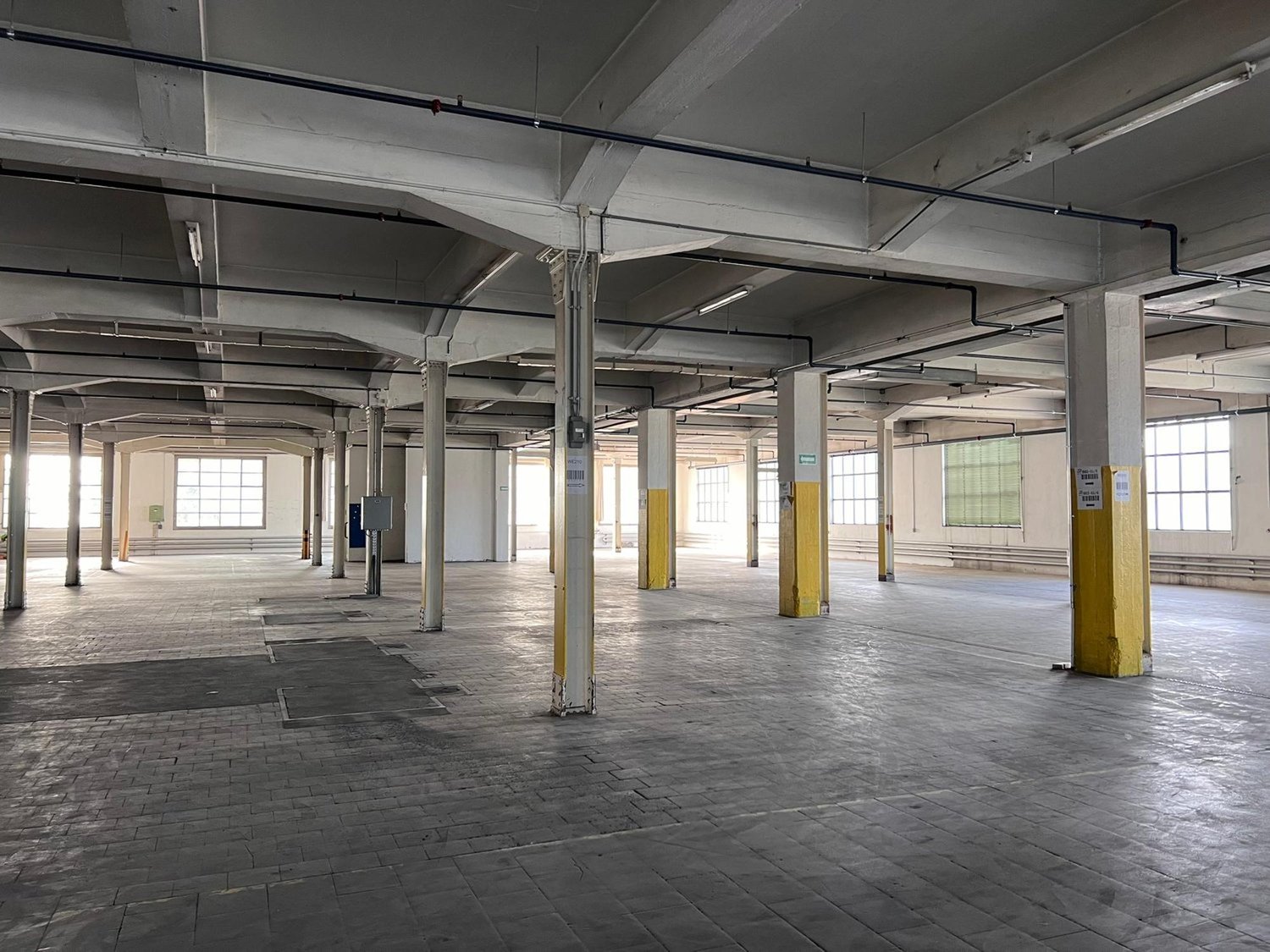 486m² commercial, photo 3 sur 5