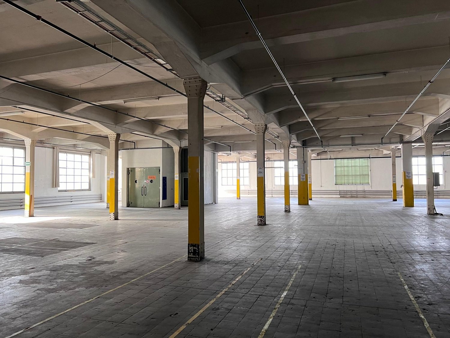 486m² commercial, photo 4 sur 5