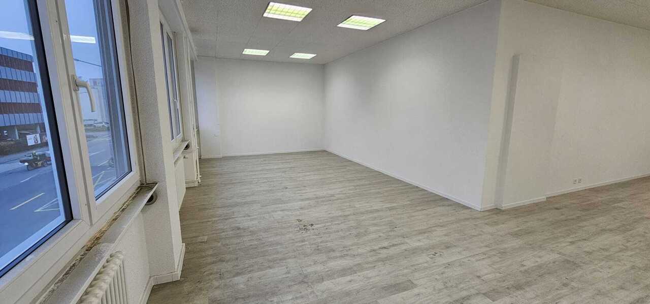 65m² office