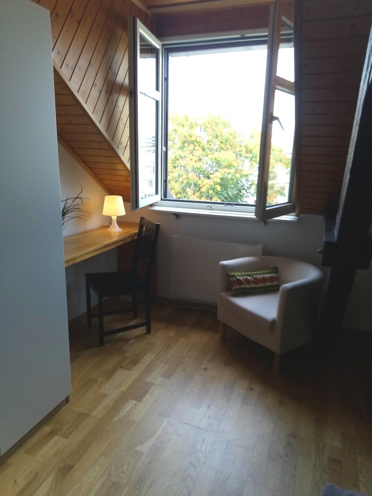 Chambre dans une colocation

Cette chambre meublée avec lit double est disponible immédiatement et constitue une opportunité de logement idéale pour les jeunes et les personnes actives à Basel. Tout est neuf. L'appartement est équipé de parquet. Un ascenseur est disponible.  
  
Dans la chambre, il , photo 4 sur 6