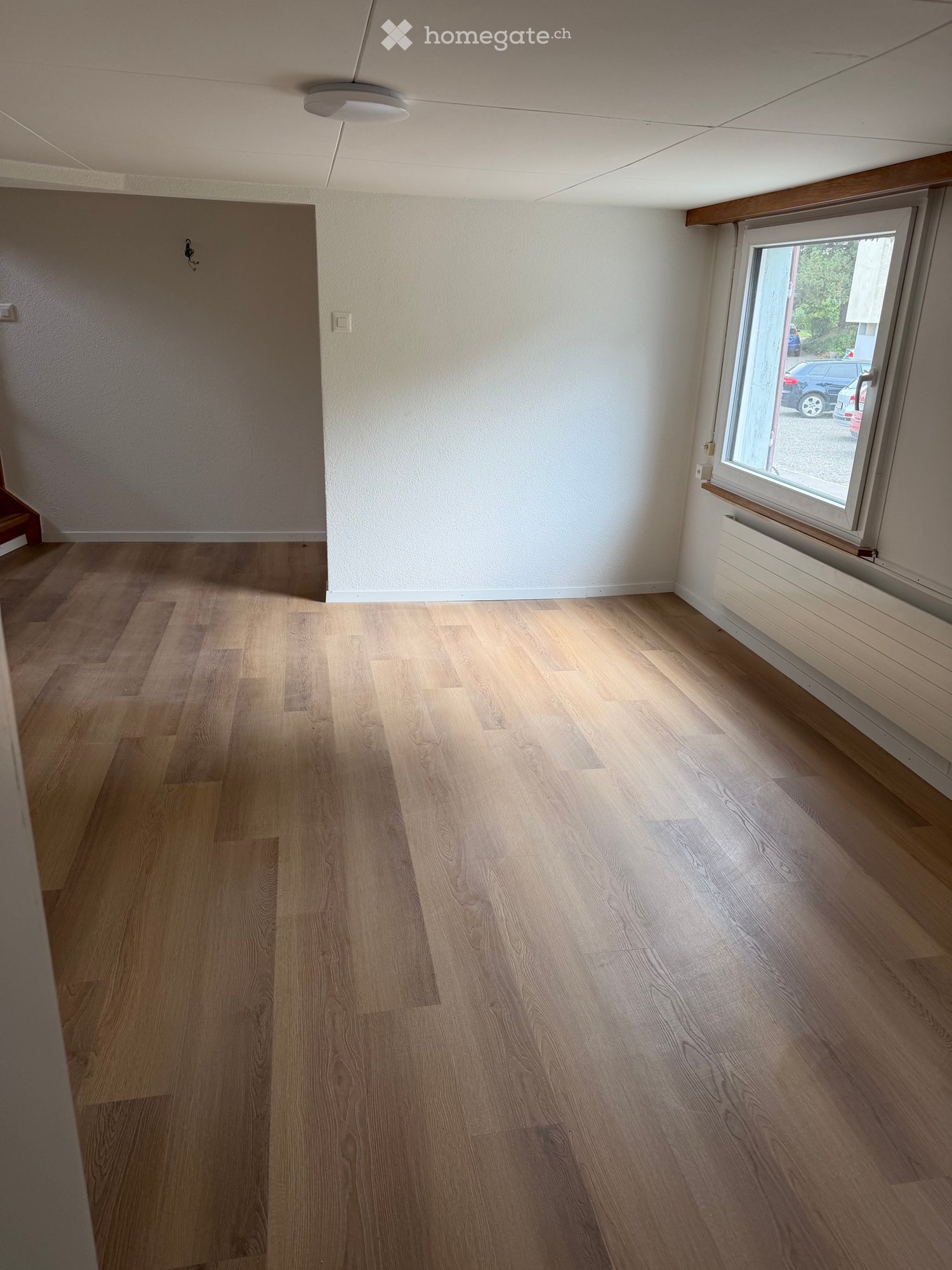 Belle maison bien entretenue et récemment rénovée à louer dans un bon emplacement. Idéal pour une famille. Pièces lumineuses et spacieuses et atmosphère de vie agréable.

Pour plus d'informations ou pour un rendez-vous de visite, n'hésitez pas à nous contacter.

+41 78 832 09 11