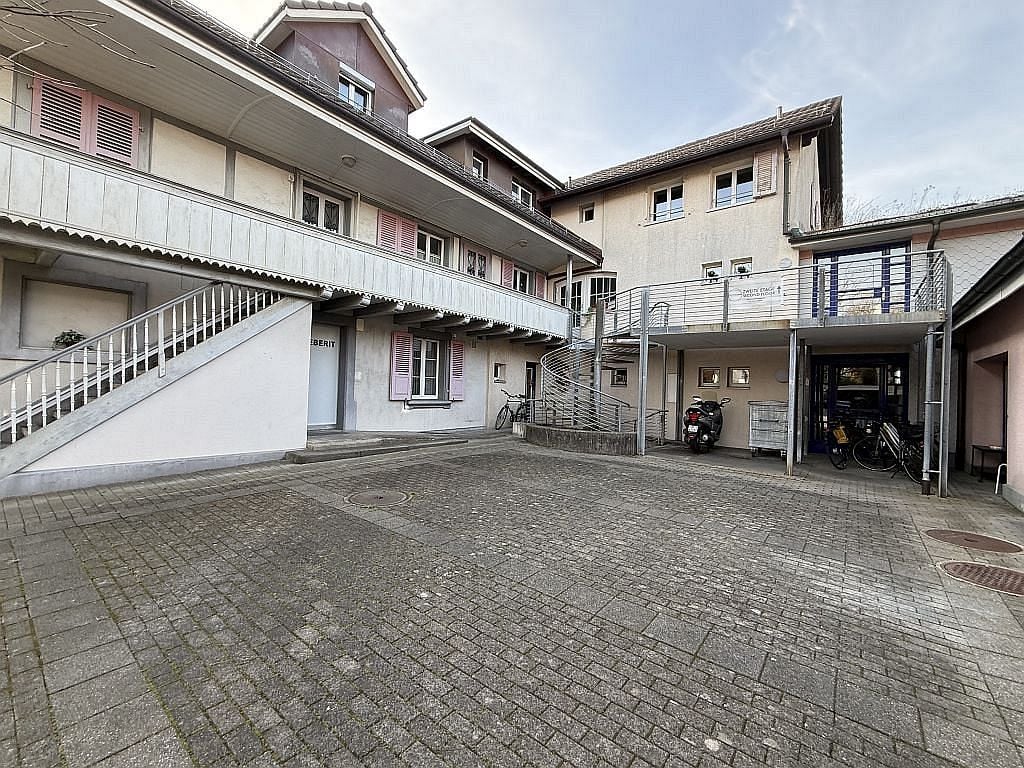 143m² commercial, photo 2 sur 10