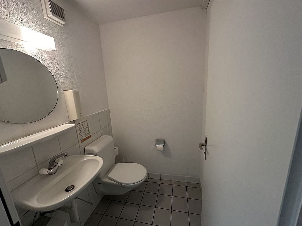 143m² commercial, photo 10 sur 10