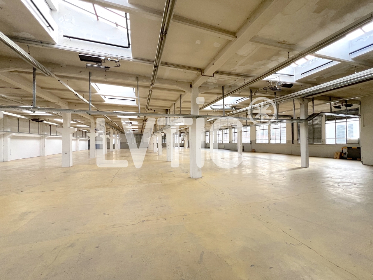 1373m² storage room, photo 6 sur 8