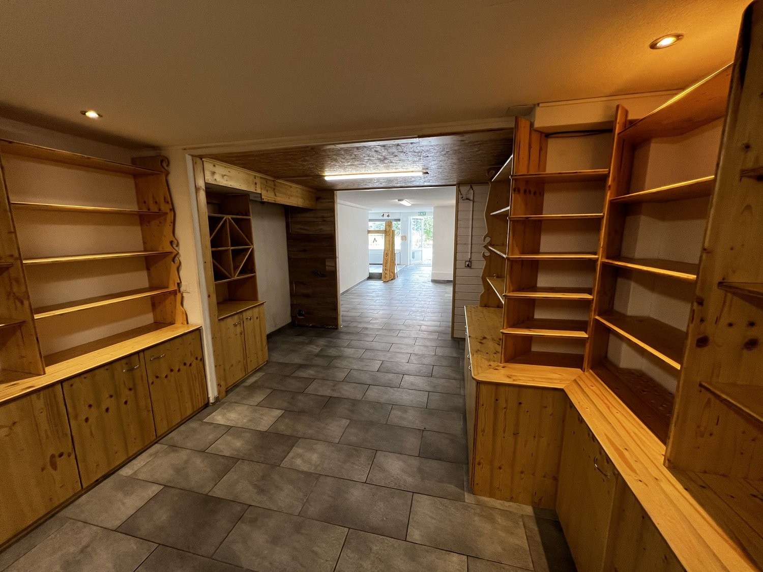 48m² shop, photo 2 sur 6