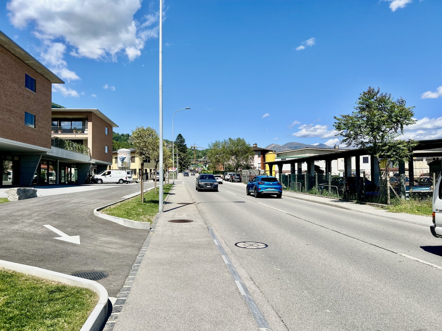 78m² de surface habitable / bâtiment commercial