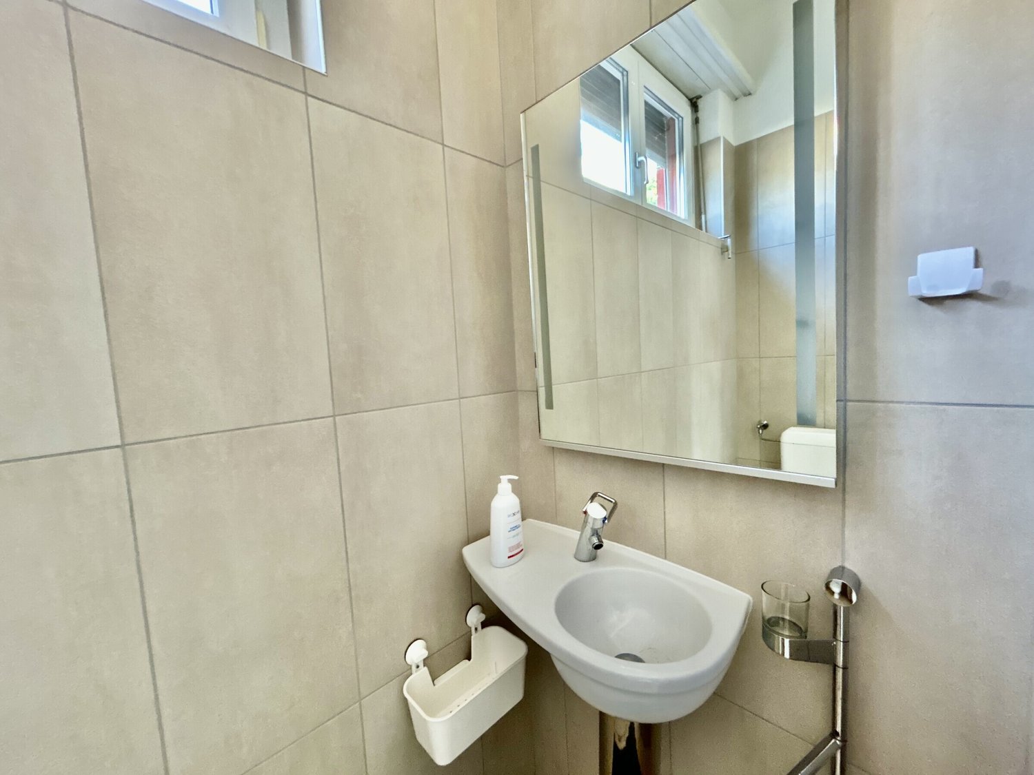 78m² de surface habitable / bâtiment commercial