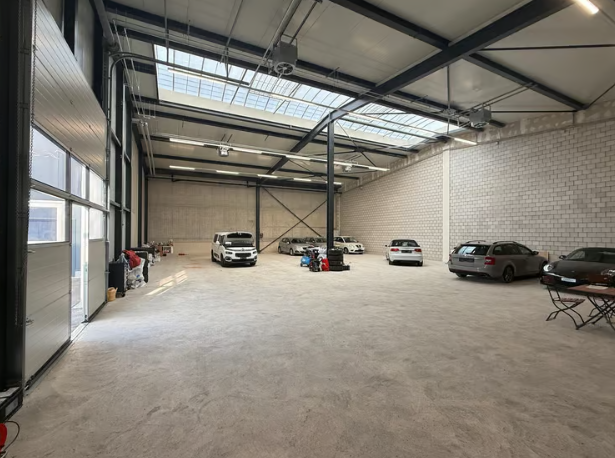 408m² commercial, photo 1 sur 2