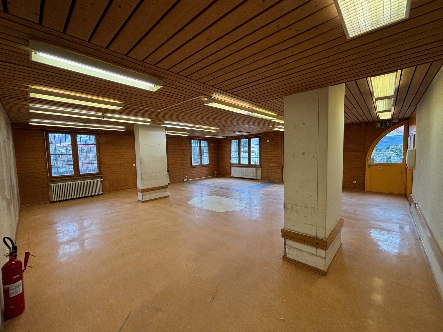 300m² commercial, photo 2 sur 10