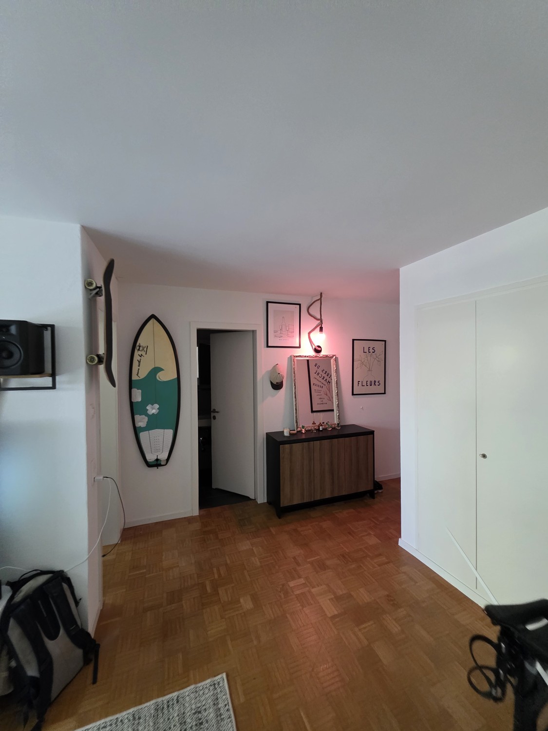 Appartement lumineux à Winterthur dans un quartier calme – disponible immédiatement

Je loue mon appartement chaleureux à Winterthur dans un quartier calme. Les grandes fenêtres assurent beaucoup de lumière naturelle et une atmosphère de vie agréable.

**L'appartement offre les avantages suivants :*, photo 2 sur 4