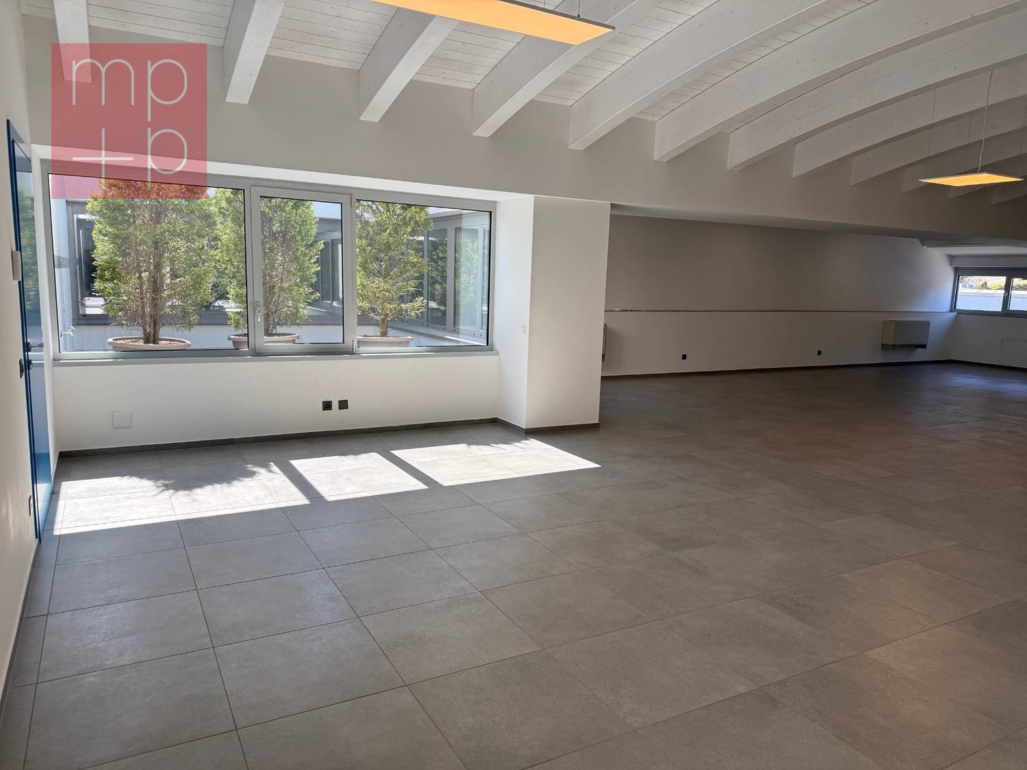 96m² bureau