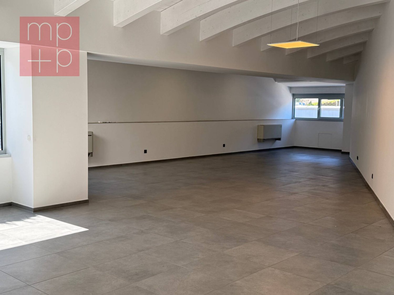 96m² bureau