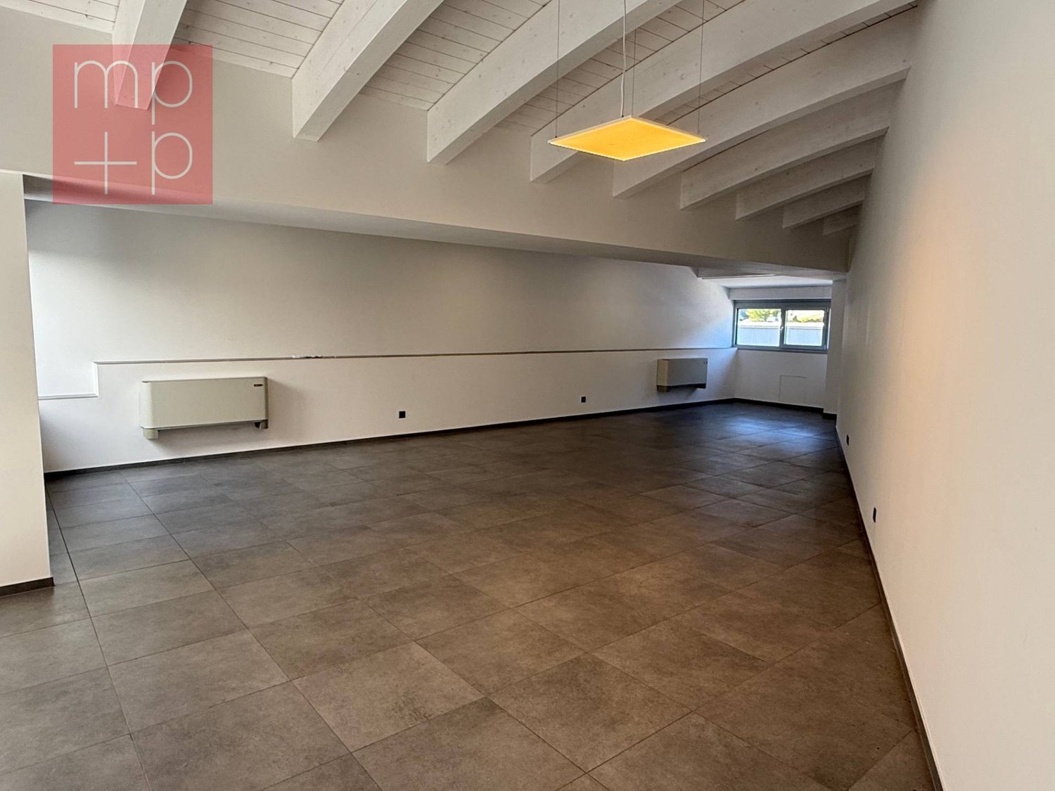 96m² bureau