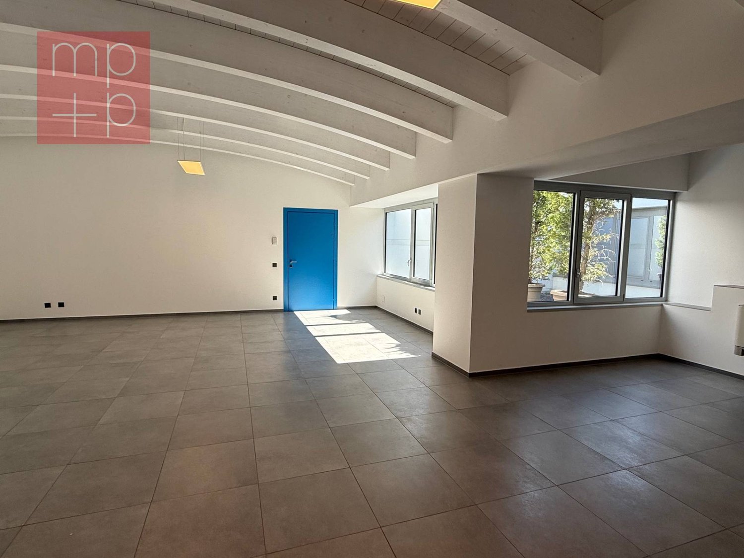 96m² bureau